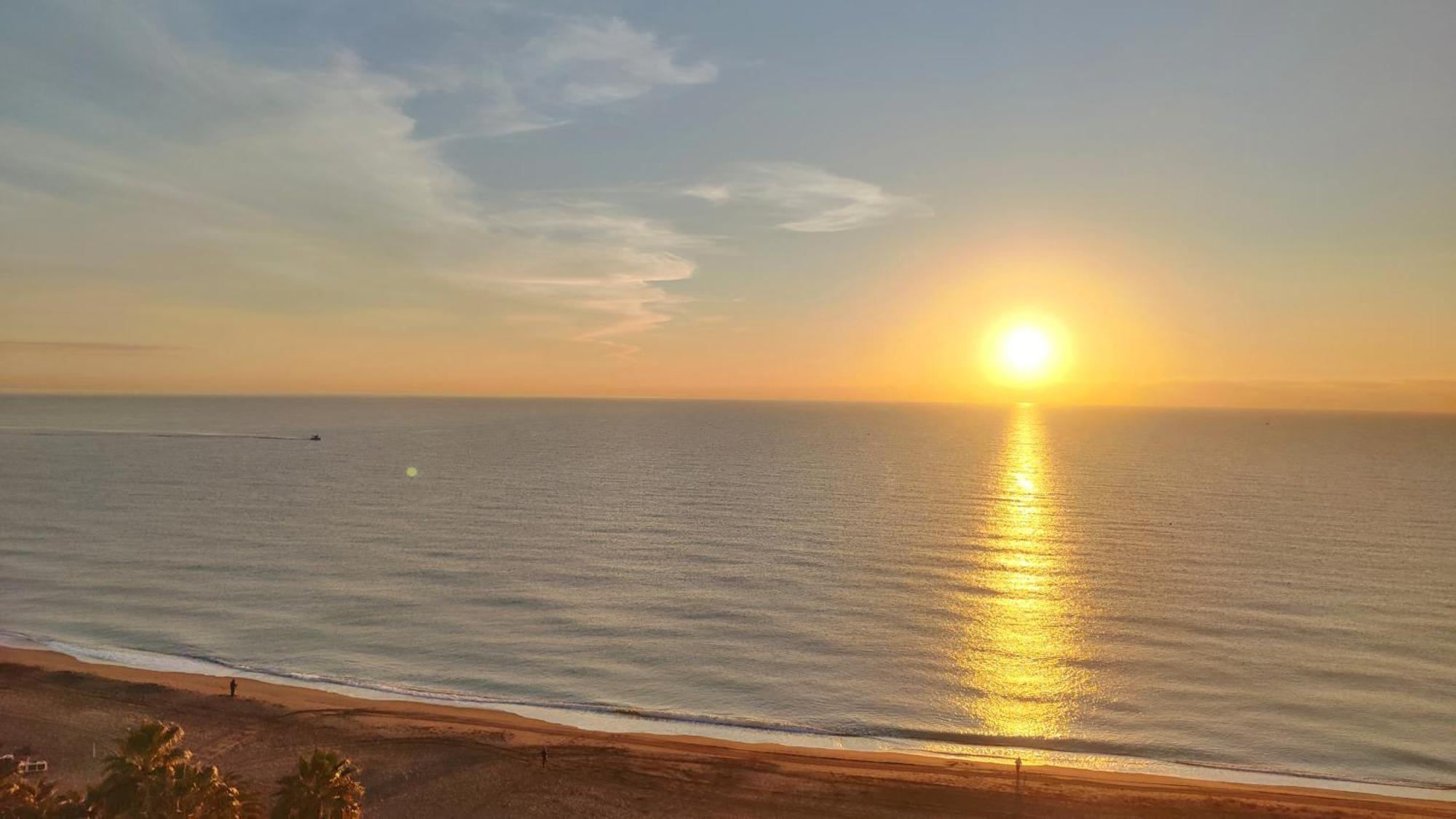Beachfront -- New Luxury Apartment -- 1ª Linea Playa -- Fuengirola City Center -- Private Parking -- Panoramic Sea Views -- Dış mekan fotoğraf