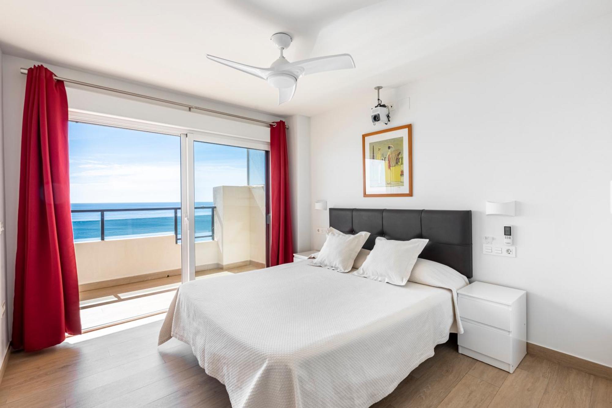 Beachfront -- New Luxury Apartment -- 1ª Linea Playa -- Fuengirola City Center -- Private Parking -- Panoramic Sea Views -- Dış mekan fotoğraf