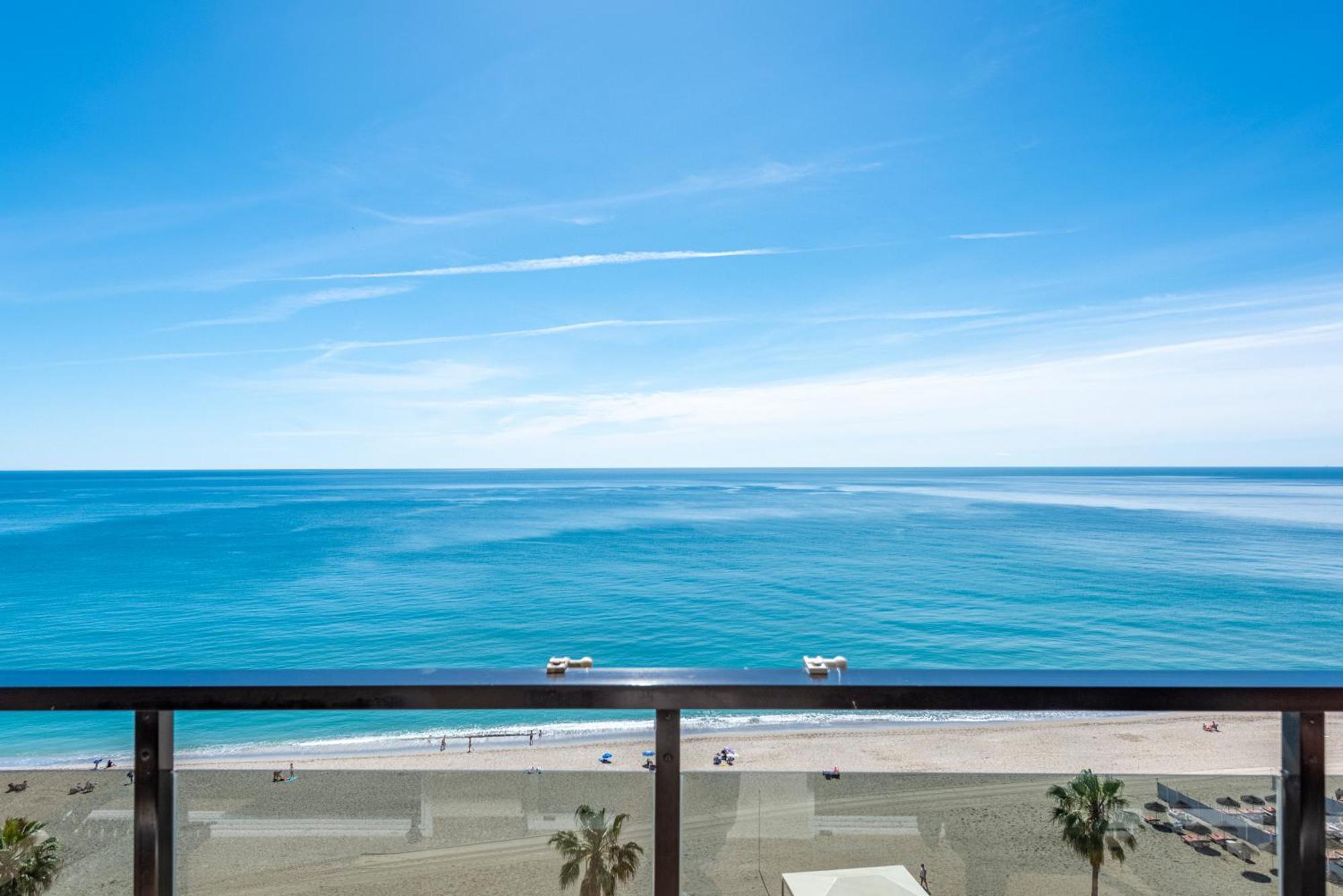 Beachfront -- New Luxury Apartment -- 1ª Linea Playa -- Fuengirola City Center -- Private Parking -- Panoramic Sea Views -- Dış mekan fotoğraf